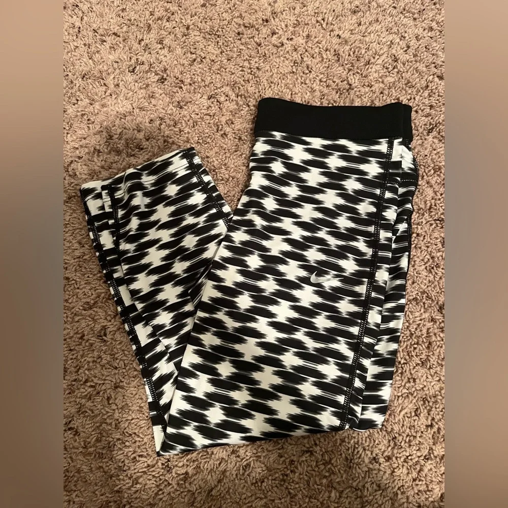Nike Dri-fit‎ Black And White Leggings | NWOT | Size M